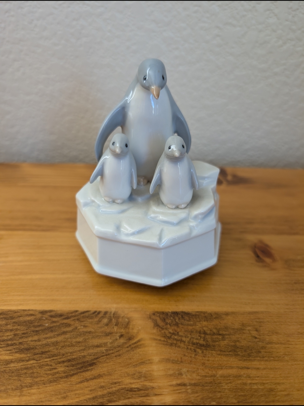 Porcelain Penguin Family Musical Figurine - White and Light Gray